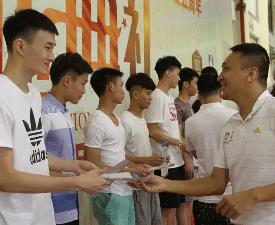 退役球员如何继续发展篮球技能_2